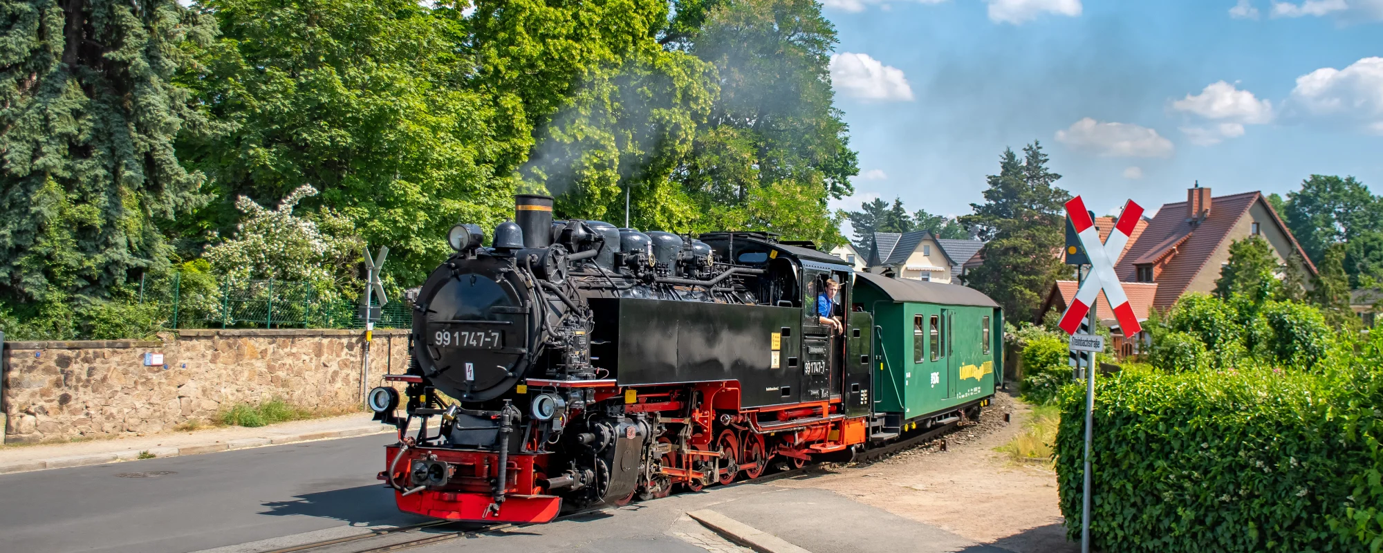 Dampfzug der L&ouml;&szlig;nitzgrundbahn in Radebaul