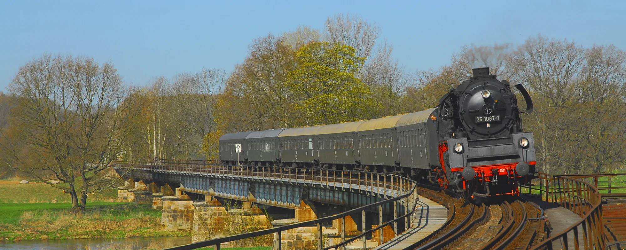 ig_traditionslok_58_3047_e.v._glauchau_banner_bahn_60_4.jpg