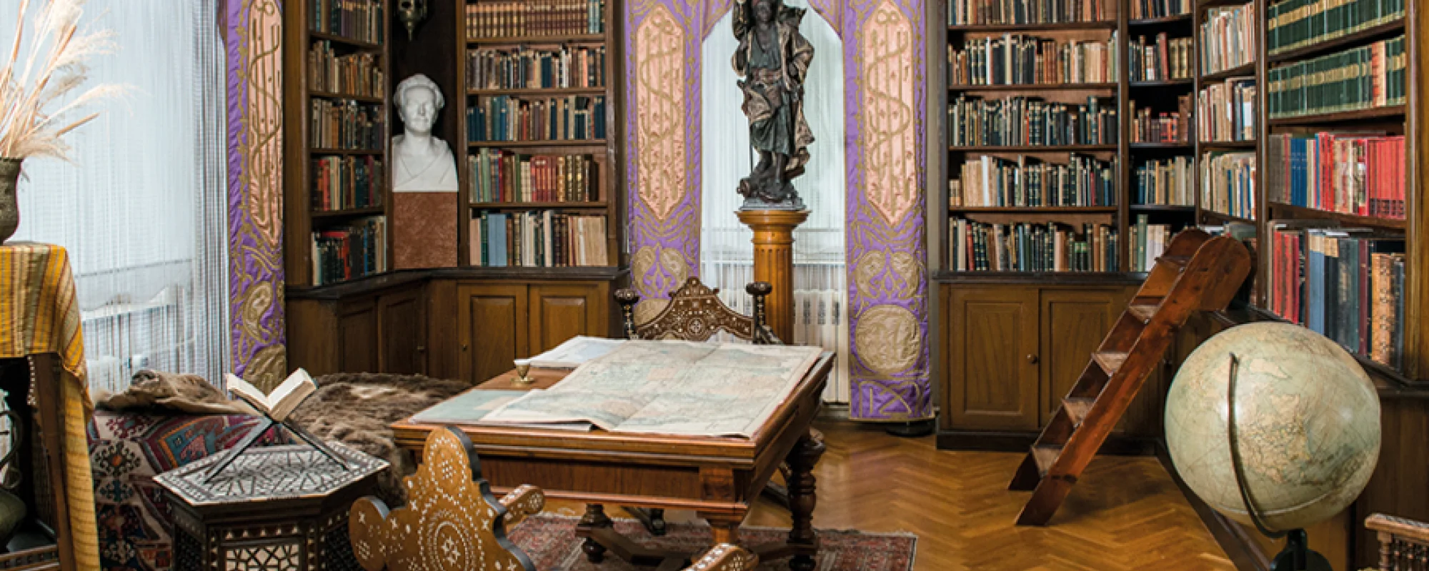 karl-may-museum_radebeul_banner_bahn_121_4.jpg